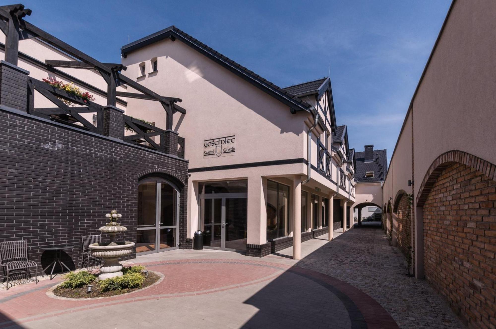Gosciniec Kasztel U Gostla Hotel Murowana Goslina Exterior photo