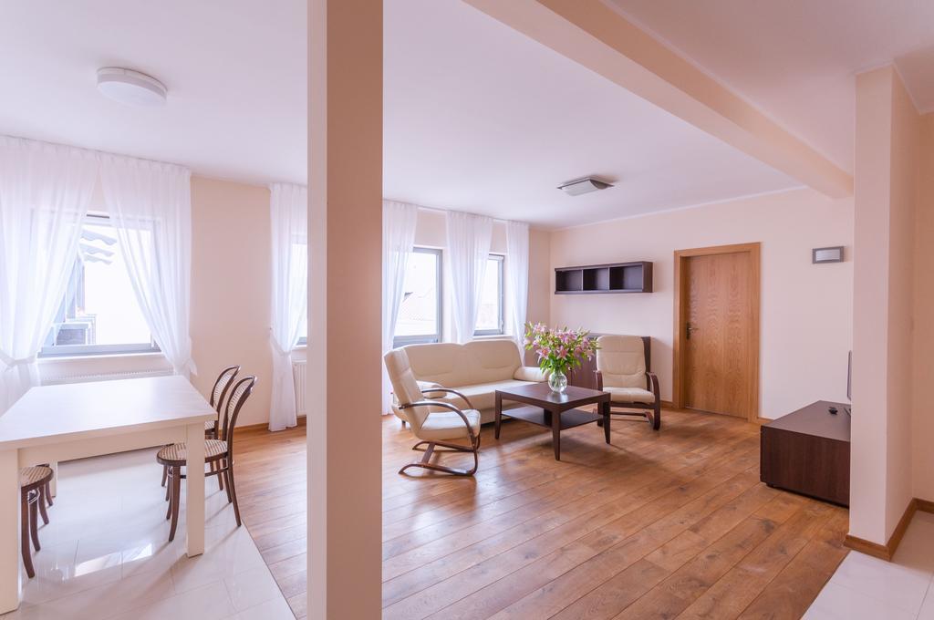 Gosciniec Kasztel U Gostla Hotel Murowana Goslina Room photo
